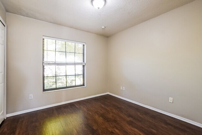 Building Photo - 1142 Covington St