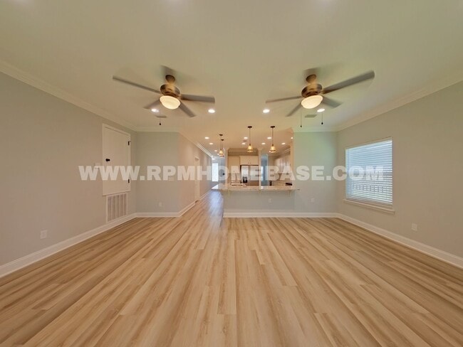Building Photo - Elegant, 4 Bed, 3.5 bath Nearly New & Move-In Ready in Shalimar