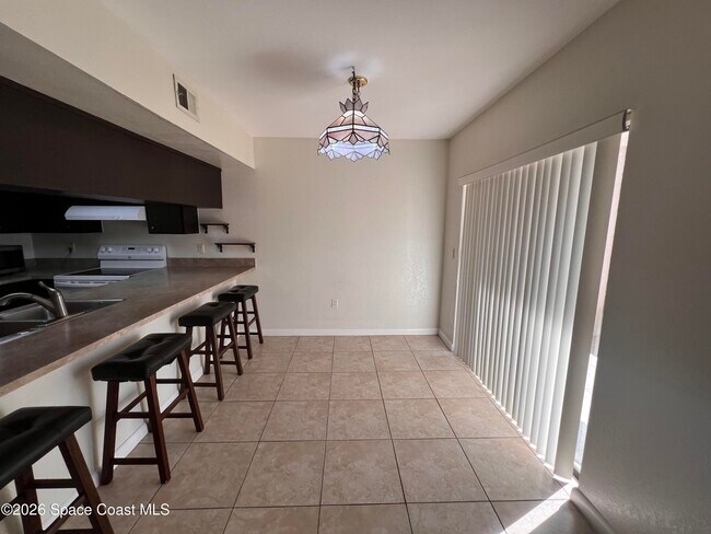 Building Photo - 1011 Clearmont St NE