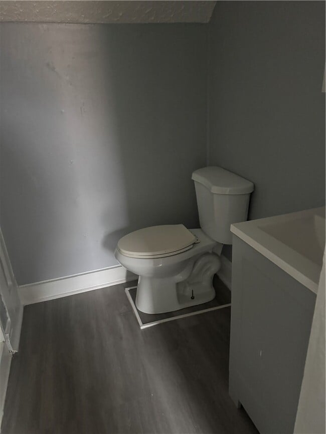 Building Photo - 751 Dewey Ave