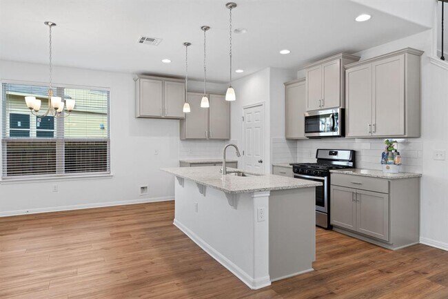 Building Photo - 348 Rend Dr