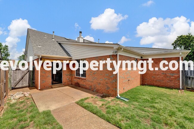 Building Photo - Newly Renovated Cordova Home!