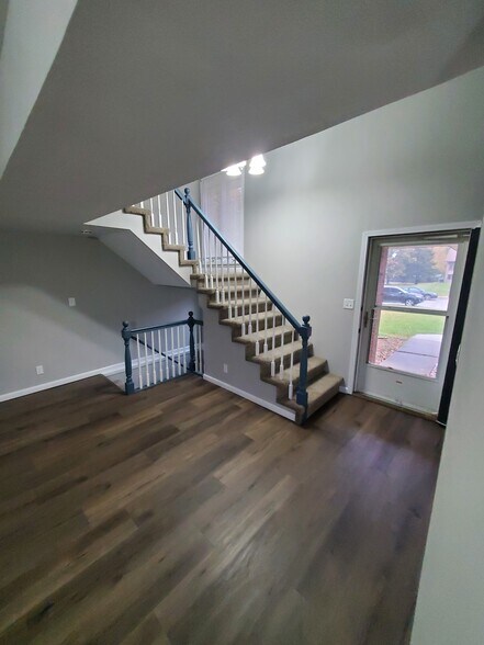 Building Photo - 12 Pebble Ct