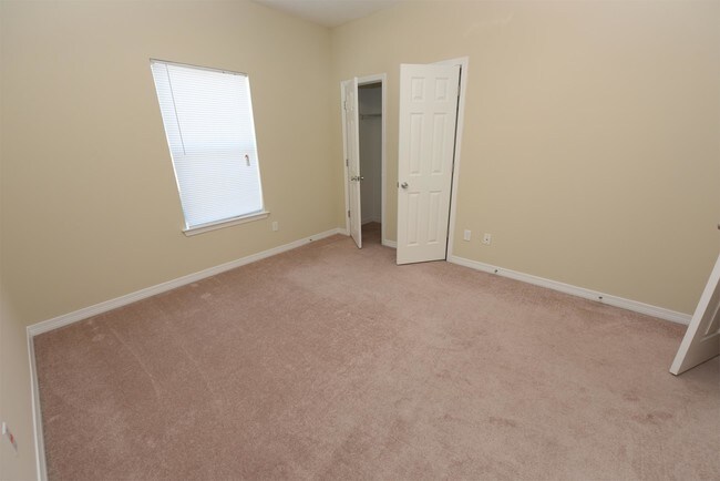 Building Photo - 317 Dominion Dr