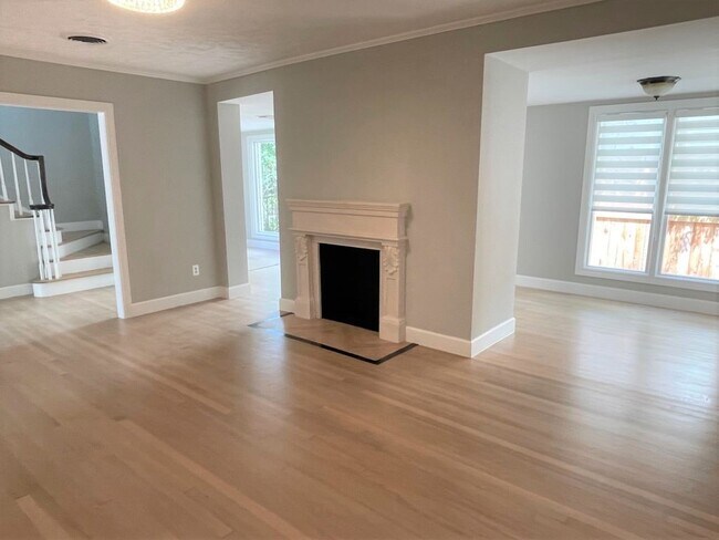 Building Photo - 3605 Plumb St