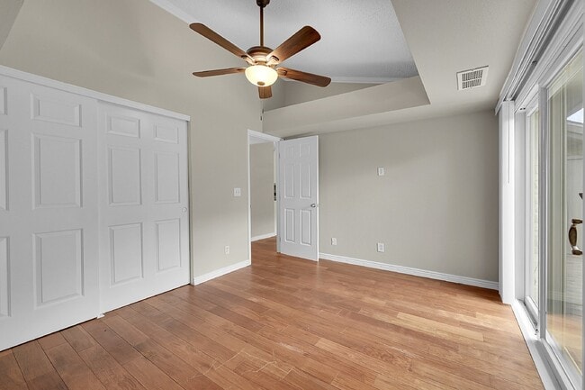 Building Photo - $1,750 - 2-Bed /1 bath Condo with Cozy Fir...