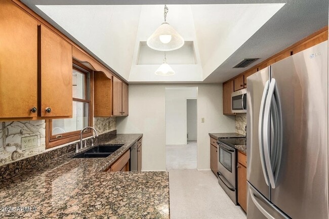 Building Photo - 650 E Malibu Dr