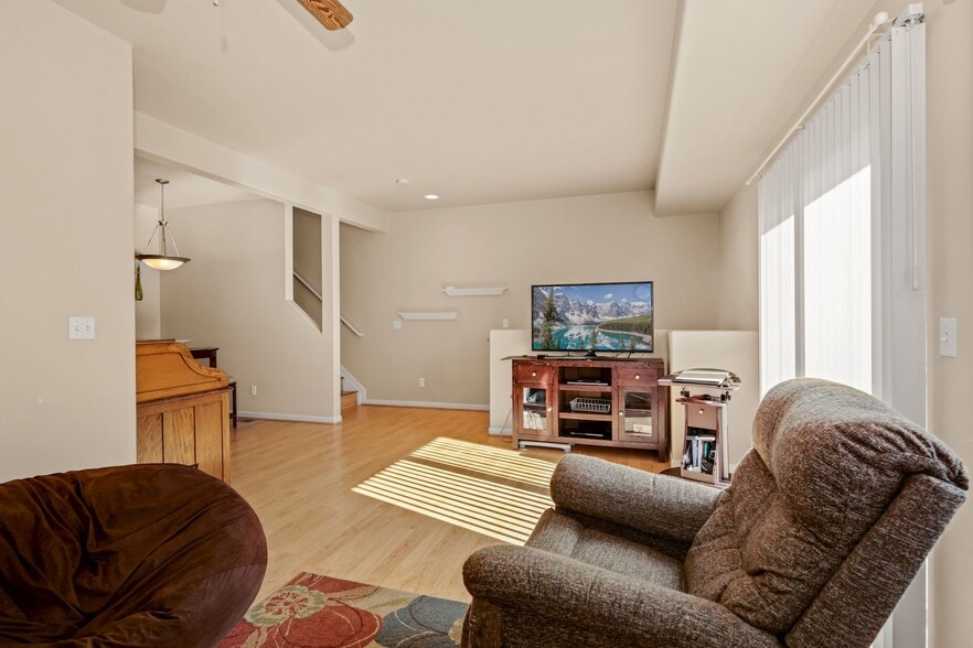 Living Room - 1115 Trask Hts