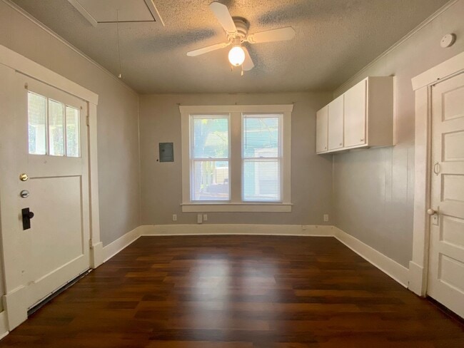 Building Photo - 30th-407 E