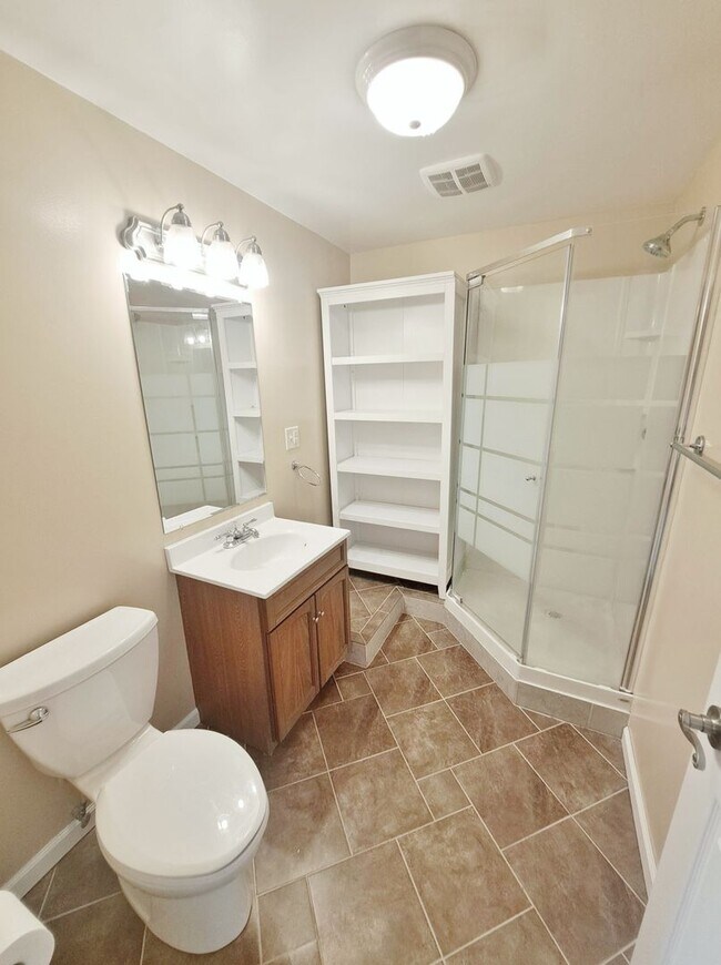Building Photo - 3 Bed / 2 Bath Single Family Home