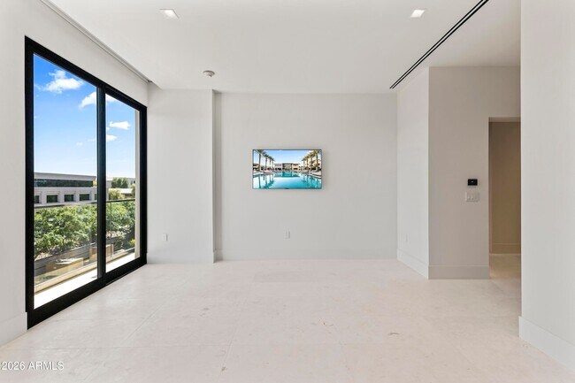 Building Photo - 6587 N Palmeraie Blvd