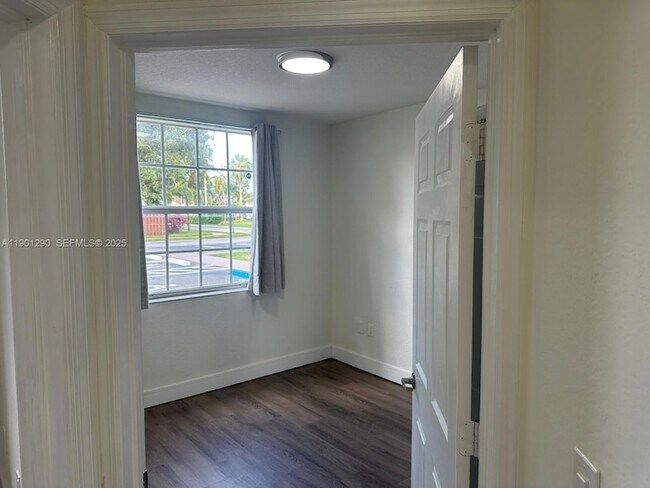 Building Photo - 3390 NE 13th Cir Dr