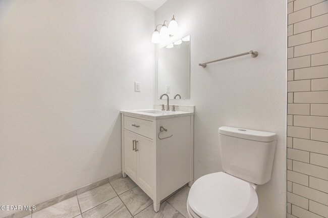 Building Photo - 8307 Mettler Dr