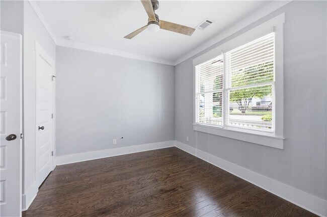 Building Photo - 254 Lamon Ave SE