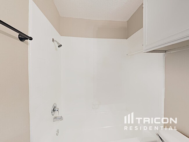 Building Photo - 6701 Silver Sage Dr