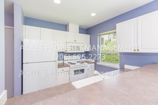 Building Photo - 524 6th Ave W