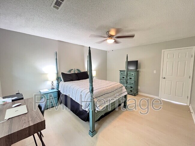 Building Photo - 1373 E Sequoyah Ct
