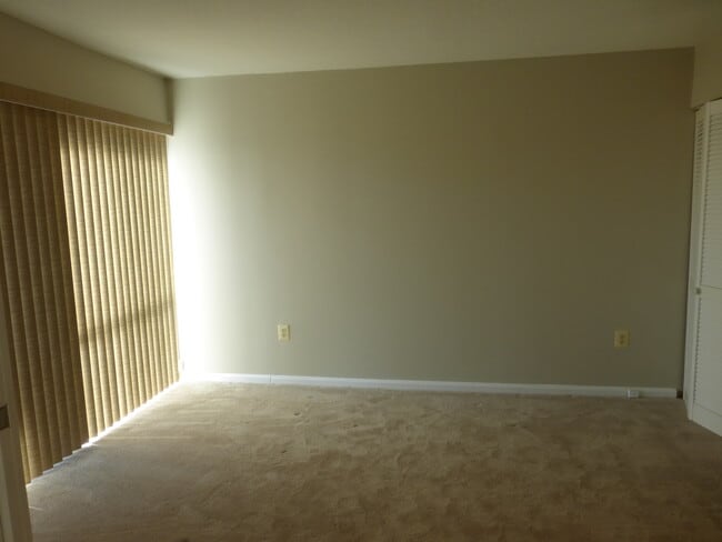 Bedroom has access to balcony - 1300 Army Navy Dr
