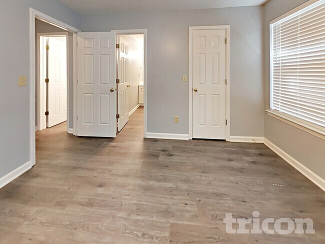 Building Photo - 22 Kingsway Rd