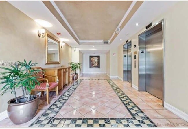 Building Photo - 19801 E Country Club Dr