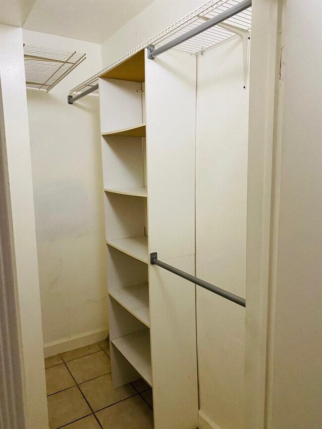 Building Photo - 1301 N 12th Ct