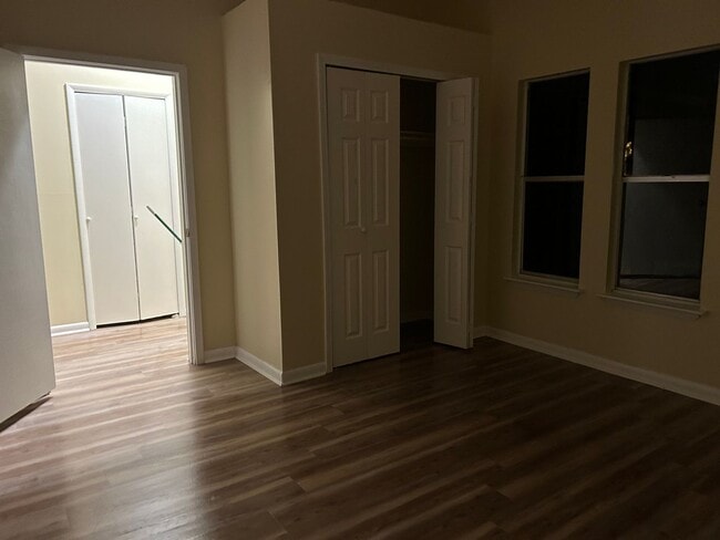 Building Photo - 4 bedroom and 2 bathroom