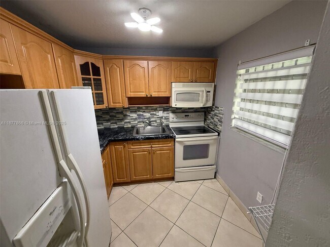 Building Photo - 1325 W 68th St