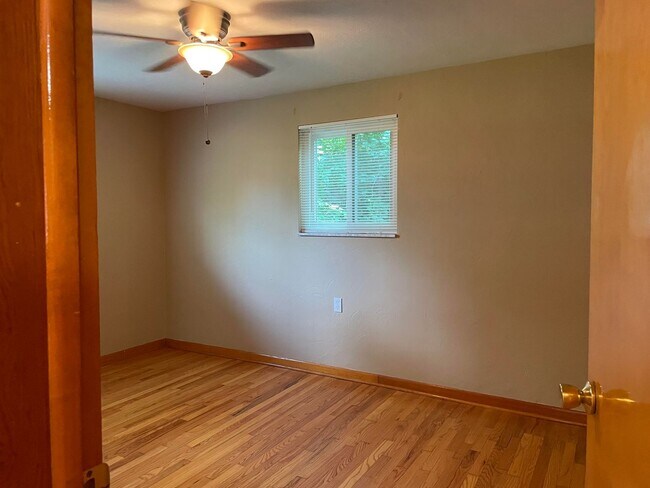 Building Photo - bre121