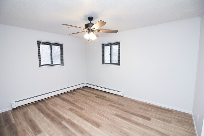 Building Photo - Renovated 2 Bedroom Downtown Sioux Falls!