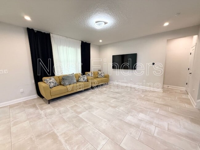 Building Photo - 676 Natureland Cir