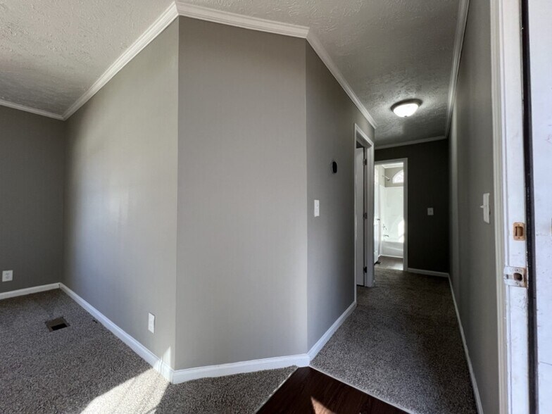 Building Photo - 125 E Sourwood Dr