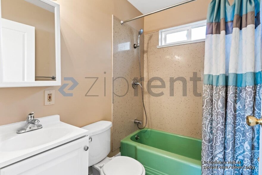 Building Photo - 1379 Harmon St