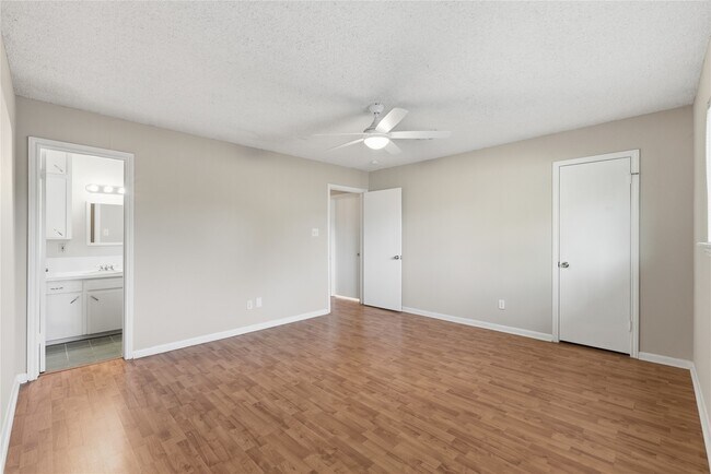 Building Photo - 5814 Viking Dr