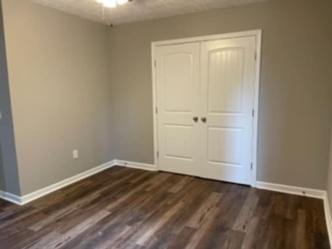 Building Photo - Charming Townhome Minutes from Tim's Ford Lake!