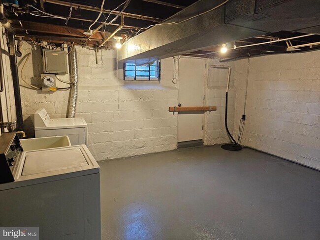 Building Photo - 3238 Westmont Ave