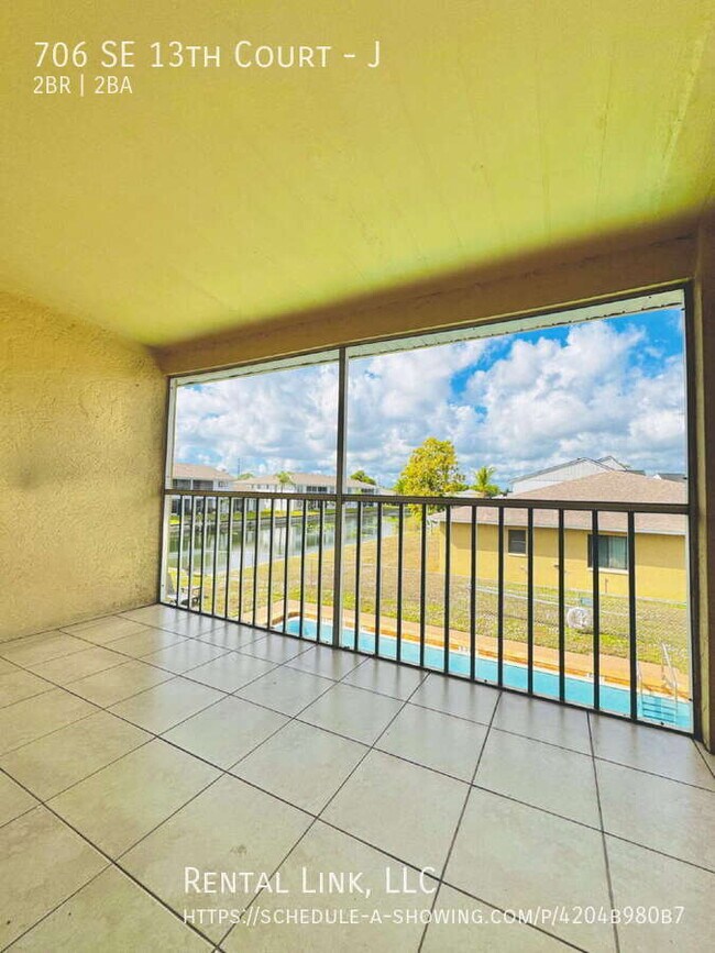 Building Photo - 706 SE 13th Ct