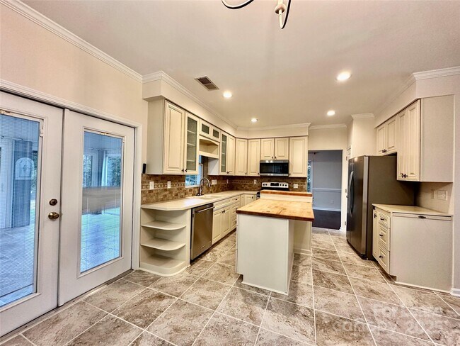 Building Photo - 126 Lake Davidson Cir