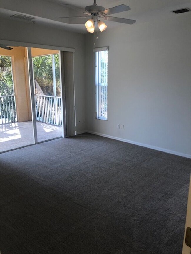 Building Photo - 15250 Riverbend Blvd