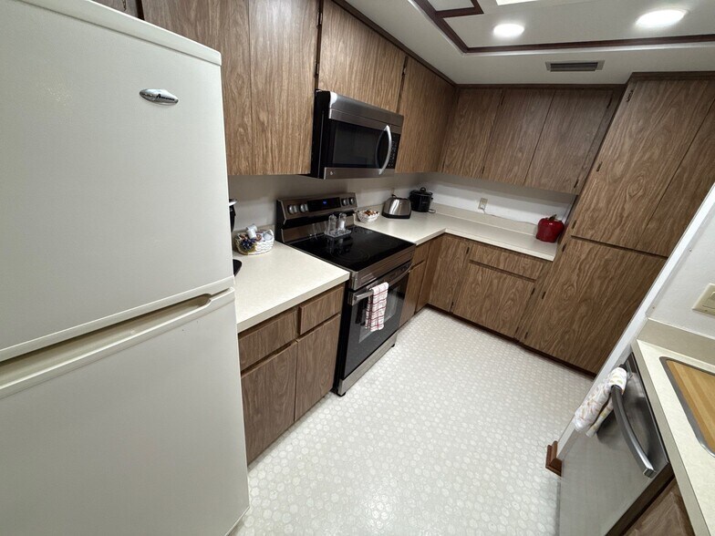 Building Photo - 117 Golfview Dr