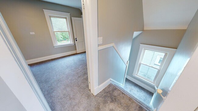 Building Photo - Old Brooklyn Area - 3 Bedroom Single Famil...