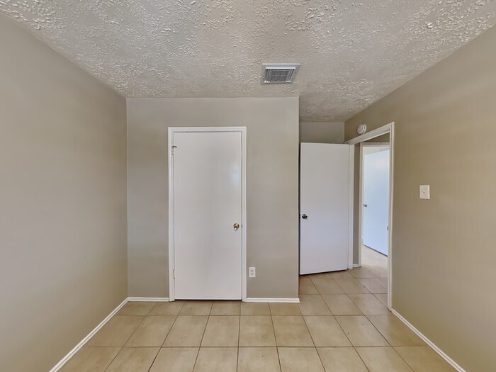 Building Photo - 5927 Woodmancote Dr