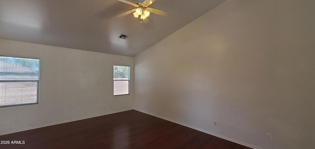Building Photo - 4043 S Vineyard Ave