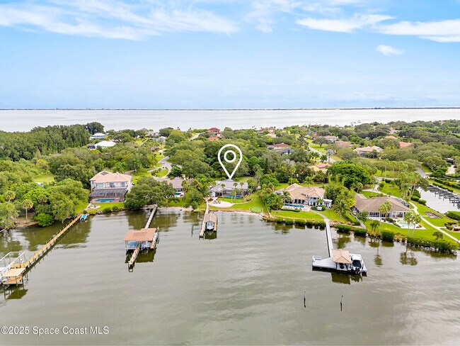 Building Photo - 165 Crispin St