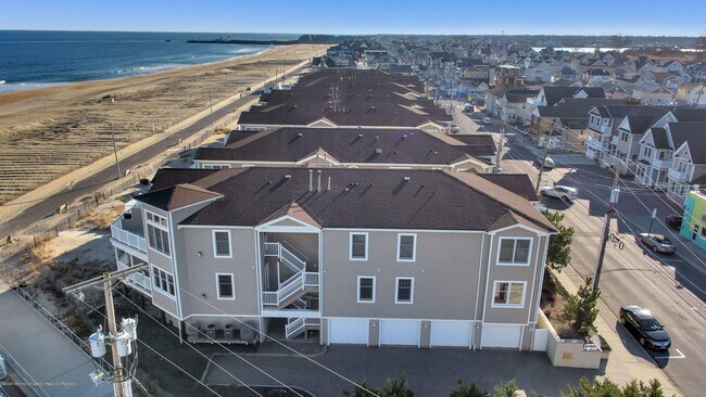 Building Photo - 209 Beach Front