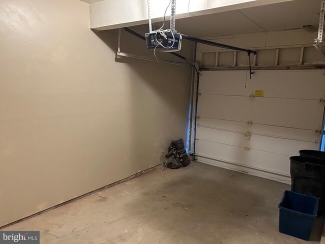 Building Photo - 138 W Thomas Ct