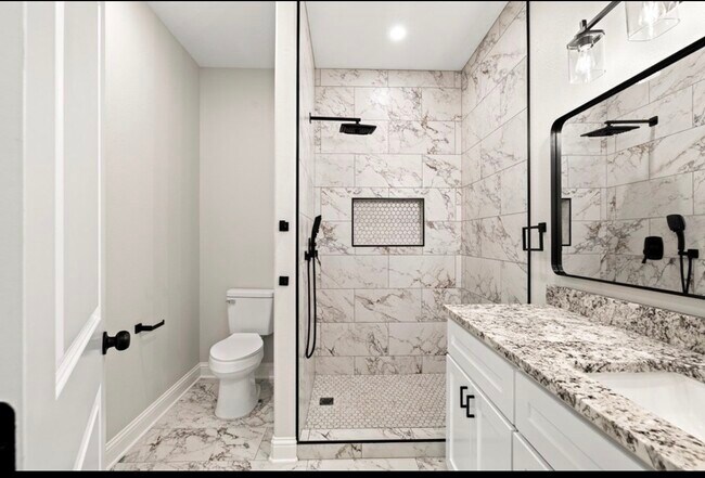 Building Photo - 524 Burk St