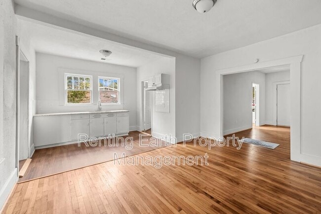 Building Photo - 1625 51st St Ensley