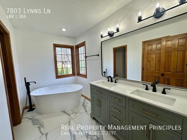 Building Photo - 7803 NW Lynns Ln