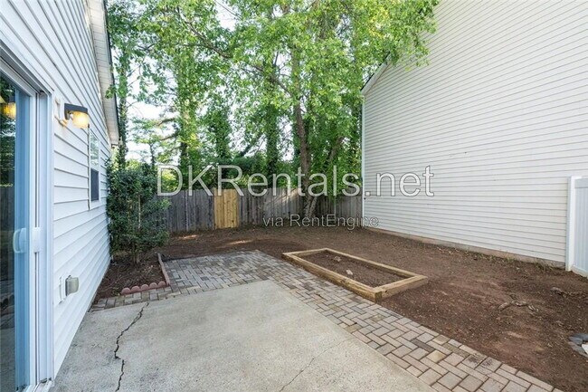 Building Photo - 207 Daventry Way