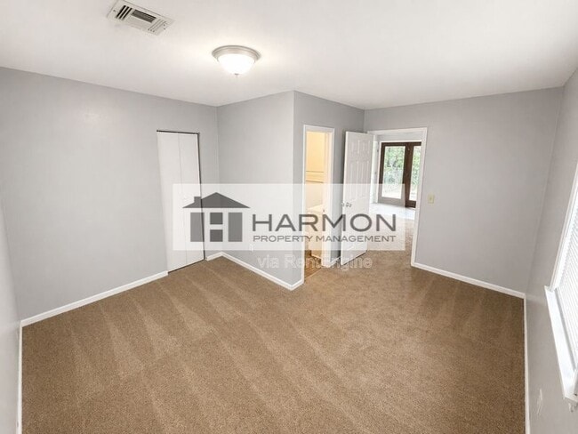 Building Photo - 6458 NW Parkview St